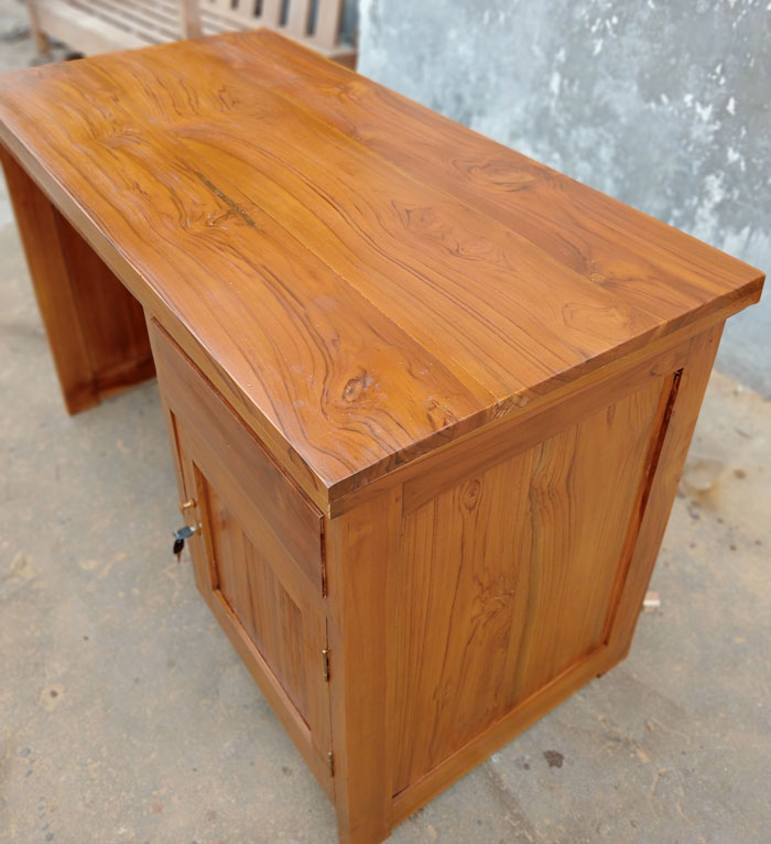meja guru jati